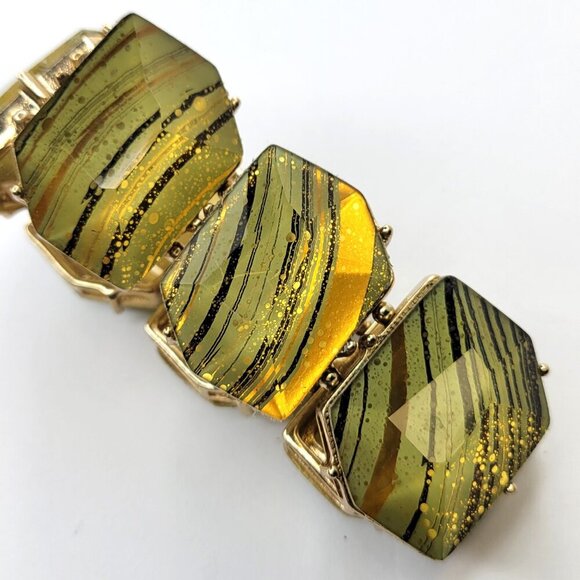 Green Fashion Stretchable Bracelet - Picture 4 of 6